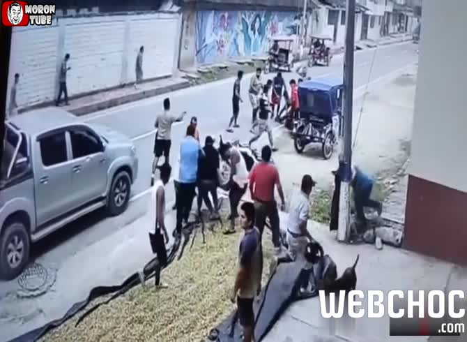 Video :In Peru, two robbers are severely assaulted (Warning - disturbing)
